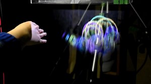 ミストスクリーン+LeapMotionで波紋アニメーション (霧の上に映像を投影)