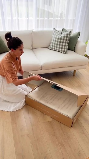Unpack our new Tandara rug with @gigiandgray ⭐️ ✨Stain-resistant machine washable fibres✨Thick and ultra-soft fluffy pile✨Built-in non-slip underlay system✨Perfect for high-traffic zones✨Ideal for kid and pet-friendly homes✨Currently available on our AU NZ HK online stores | Miss Amara