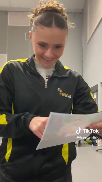 Merci @GraceBilau pour cette jolie surprise ✨ #fyp #twirling #competition #autographe #baton #club