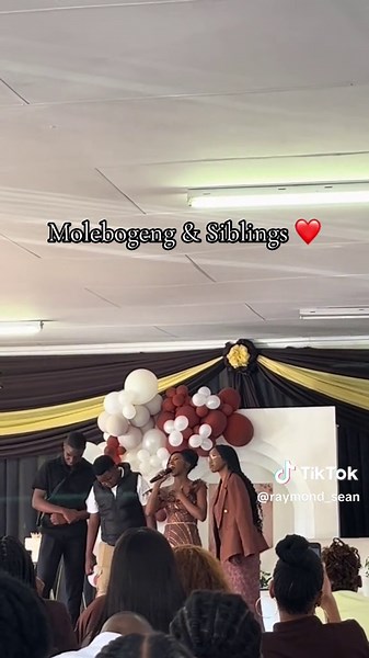 Oh what a time we had in the presence of God! I also have an idea of what my graduation party will look like!🥹🤣@Molebogeng.ole thank you for this nana! #worshipexperience #molebogengbirthday #jesus #jesusgent