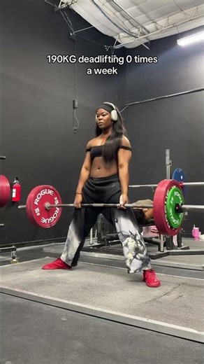 Hope deadlifting x3 a week doesn’t kill me😀 #gym #powerlifting