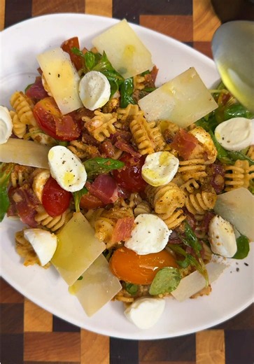 Salade de pâtes au pesto rosso maison : recette simple
