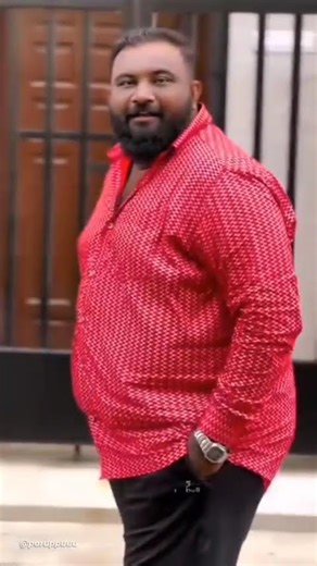 Nee siricha romba alaga iruka senti