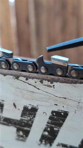 You need to lower the chain guide or sweepers on your chainsaw if it's new 😱 #chainsaw #sthil