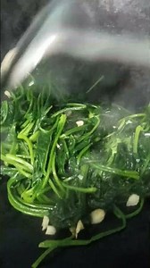Stir fry spinach with garlic #sarapyan #food #ofwhklife #lutongilokano #yummyyy #delicioso