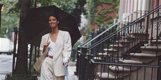 Tutto su Christy Turlington, super top model, icona anche di resilienza