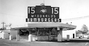 Old McDonaldâs: Historical Photos of the Biggest Fast Food Brand in the World Since Established Till the 1980s