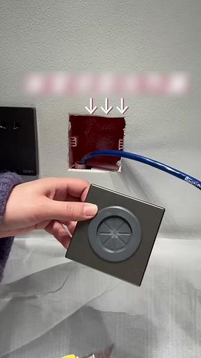 A wire collar to make your walls look neat