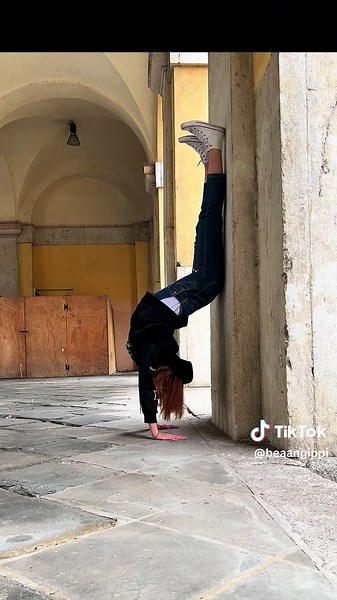 Practicing #Contortion #annamcnultychallenge #practice #handstand #selftaught