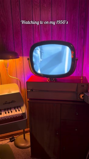 Watching TV on my fully restored 1950s Philco Predicta just hits differently ✨ These classics were meant to be seen and heard this way 😌 Now my favorite part…🤩 That unforgettable moment in House of the Rising Sun by The Animals, when Alan Price steps in and delivers his iconic Vox Continental solo. 🎹 Timeless sound. Timeless design. 🤌 . . . . #PhilcoPredicta #houseoftherisingsun #VoxContinental #VintageElectronics | The Wing Piano