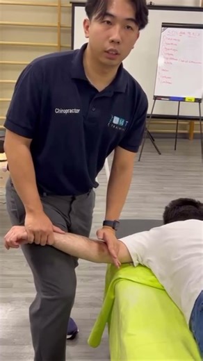 Treating elbow pain #manualtherapy #chiropractor #osteopathy