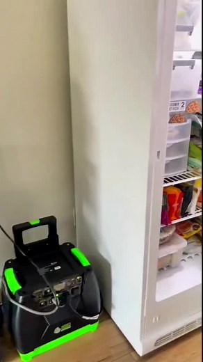 Warm foodies all day, every day! #sustainable #environmentallyfriendly #solarenergy #emergency #geneator #poweroutage #electricity #refrigerator