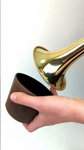 Comparison of the well known sound on trumpet mutes! 😃