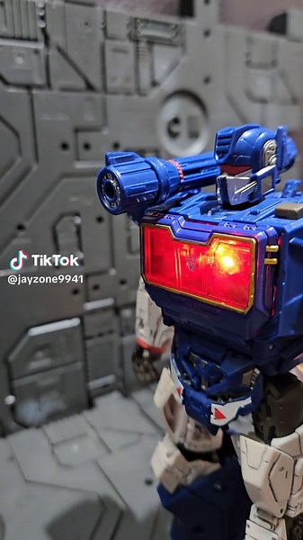 soundwave playing music #megatron #bumblebee #optimusprime #habro #takaratomy #變形金剛 #transformers #transformersone #變形金剛源起 #toys #玩具 #不可思議