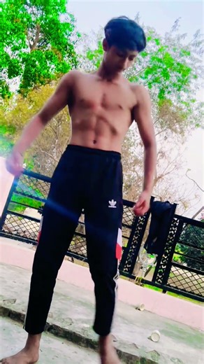 BRO HIS BICEPS 🥶 BODYBUILDER AURA 💀 GYM MOTIVATION #bodybuilder #biceps #workout #shorts #edit #fyp