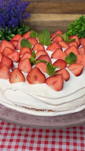 Strawberry Cake – Fluffy, Creamy, and Easy to Make
