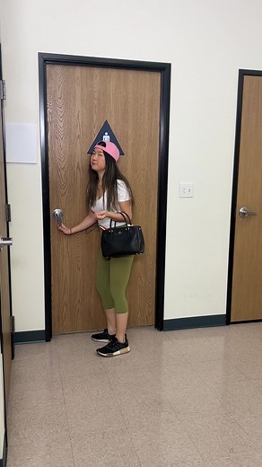 Man pretends to be disabled to prank girl