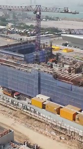 Regala Skycity Hotel is a newly constructed luxurious hotel situated in the entertainment quarter of SKYCITY within Hong Kong International Airport. The hotel offers 1,208 contemporary guest rooms and suites, making it one of the biggest hotels in Hong Kong. We filmed the project with our timelapse cameras. 🛫🏙️🎬 #timelapse #construction #hotel #hongkong | MK timelapse GmbH