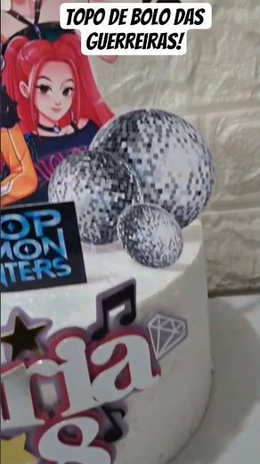 Topo de bolo inspirado no universo das GUERREIRAS DO K-POP