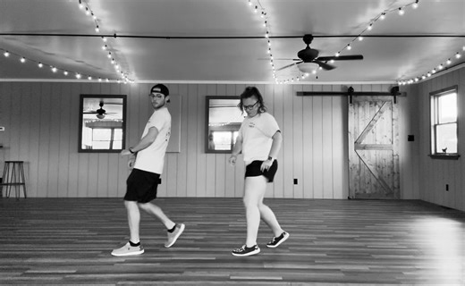 🎥 Demo Time – Crusin’ 🚗✨ An oldie but SUCH a goodie! Crusin’ is one of those classic dances that just hits every single time. And the best part? We can do it to sooo many songs! Two of our favorites right now: 🎶 She Bangs – Ricky Martin 🎶 One Thing at a Time – Morgan Wallen 🪩 Dance: Cruisin' 👤 Choreo: Neil Hale 🎚️ Level: Improver 📝 Note(s): No Tags. No Restarts. Step Sheet: https://www.copperknob.co.uk/stepsheets/59086/cruisin Hit play and dance along with this throwback favorite! Drop a