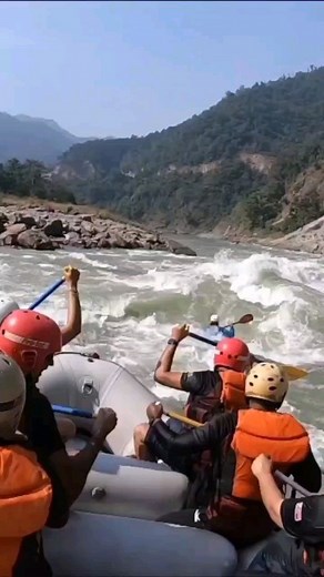 Worldz explore | Travel on Instagram: "Rishikesh, located in the northern Indian state of Uttarakhand, is known as the "Yoga Capital of the World." The town is also a popular destination for adventure seekers looking to experience white water rafting in the Ganges River. The river offers rapids of varying difficulty levels, making it an ideal spot for both beginners and experienced rafters. Rishikesh is also home to several ashrams and yoga centers, attracting visitors looking to learn and pract