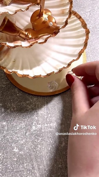 Anastasia Khoroshenko (@anastasiakhoroshenko) - DIY Shell Jewelry Holder for Summer Memories 🌴🐚☀️✨ | DIY Jewelry Holder