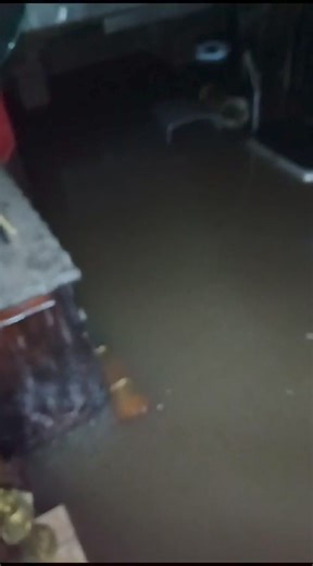 ️🌧🌊🌬️❄️ FLOODING: There has been extensive flooding in Uitenhage and Nelson Mandela Bay as you can see from this video sent to us today by Marianne. We understand that more than 220mm of rain has been reported at the Uitenhage weather station. According to Nelson Mandela Bay Municipality, 65 people have been rescued, 2 have been declared deceased and 2 have been reported as missing. Emergency services have been working throughout the night and are still working and searching to assist people 