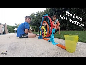Hot Wheels Triple Loop kit unboxing and demo