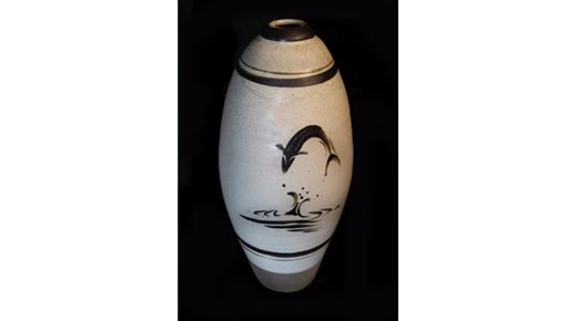 BBC - A History of the World - Object : Leaping salmon vase