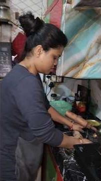 Aaj nashte Mein Banaya Aalu ke paraathe aur chai😜😜#vlog #vlogger #dailyvlog #minivlog #vlogs #viral