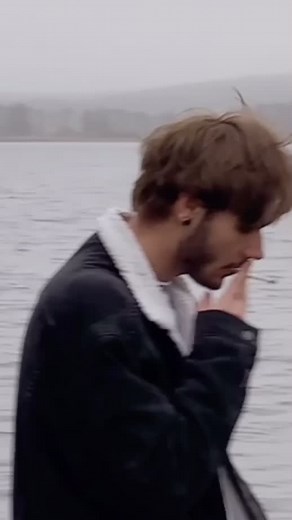 Gonna hold ya... Gonna kiss you in my arms...