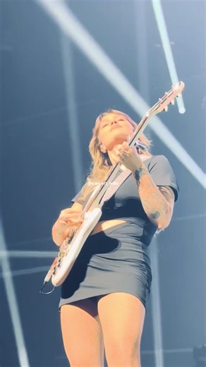 Louane: Un Voyage Musical Inoubliable en Solo 🎶