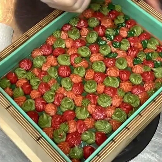 Apple Garland 🍎🍏 Cold Process Soap #shorts #soap #soapmaking