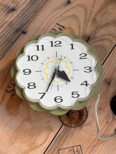 Mid Century Green GE Daisy Wall Clock Likely From the 1950s. - Etsy