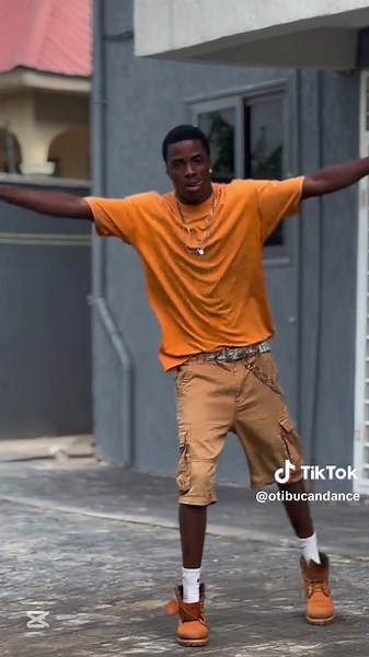 Tatatata Dance Challenge con Burna Boy y Travis Scott