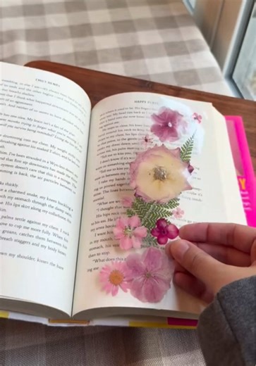 Handmade Bookmark Business Idea 🔖 She filmed the process and the bookmarks started selling out #businessideas #sidehustle #enterpreneurlife #bookmark