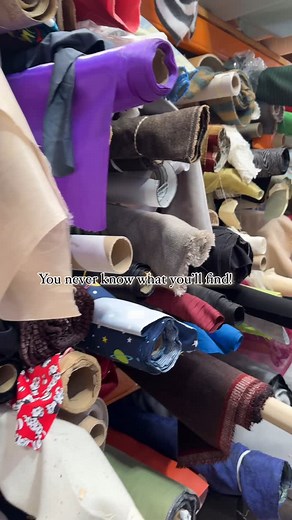 Visit our Reuse Retail Warehouse in Marrickville! Come explore our creative haven at 30 Carrington Rd, Marrickville. Whether you’re a seasoned artist, a DIY enthusiast, or just looking for something unique, our warehouse is packed with a world of possibilities. From art and craft materials to haberdashery, fabric, stationery, furniture, theatre props, tools, books, and STEM kits for kids—there’s something for everyone. Bring your imagination and discover endless resources for your next project. 