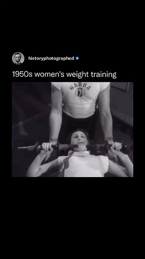 This rare 1954 footage from a women’s gym shows early strength training in action—using vintage equipment and form that reflected the era’s norms. Back then, women’s fitness mostly focused on calisthenics, as weightlifting was still seen as unfeminine. Misconceptions and limited access slowed progress, but the 1950s marked a turning point. Strength training gradually gained ground as the health and athletic benefits for women became more accepted and understood. Via: British Pathe archives | His