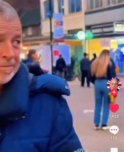 This guys my new Hero 👏👏👏 He gets asked what he thinks of Keir Starmer and what he would do if he could change our country.His reply is as accurate as it is sincere and honest and he says what we are all thinking. 💯🙏✊✌️