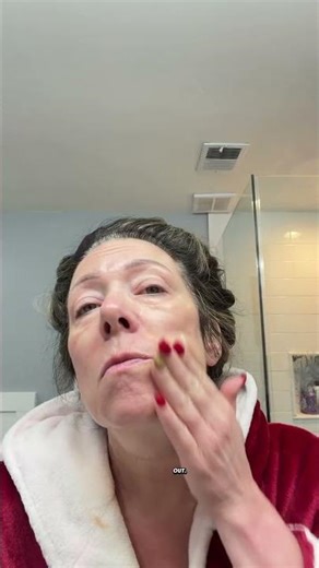 Using Innisfree Green Tea Serum for lightweight hydration