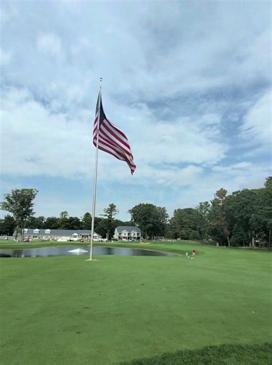 One of my favorite holes at American Dunes features a massive flag between #9 and #10. No line-of-sight relief, however, if you hit the flag, you get to replay the shot. Andrew navigated this one well, leaving himself about 20 feet on his 9th hole of the final round. #AmericanDunes