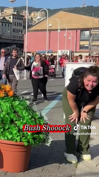 She was speechless from the Bush Shock 😂 You’ll never stop laughing!#Funny #Funnyvideo #bushman #prank #scary