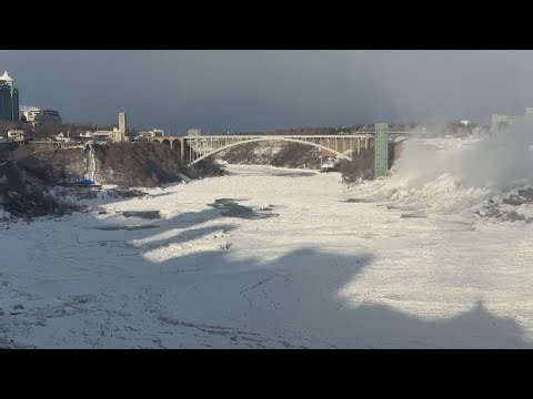 Niagara Falls dazzles as deep freeze arrives