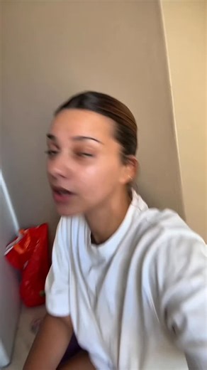 Jessica Diener on Instagram: "Me 🤝 forgetting to finish my transitions"