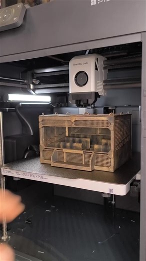 Ladies and gentlemen, welcome to the Hollywood Tower Hotel. Impression 3D de la cage d'ascenseur de la Tour de la Terreur. Comme l'impression d'avoir un petit bout de Disneyland Paris et des Walt Disney Studios chez moi. Merci à Sabour pour le partage du fichier sur @Makerworld Model : 1571406 #3dprint #disneyland #themepark #twilightzone