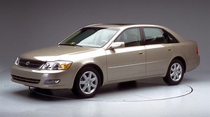 2000 Toyota Avalon 4-door sedan