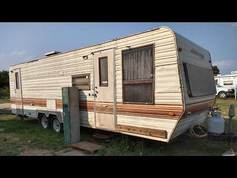Vintage 1984 RV travel trailer tour Fleetwood Wilderness 28 foot accordion door wood grain capsule