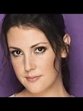 12 Sweet Photos of Melanie Lynskey