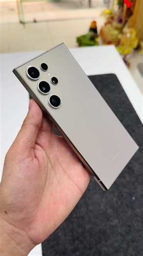 Đánh giá Samsung S24 Ultra: Giá và Tính năng