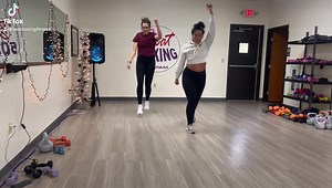 1.4K views · 16 reactions | NEW VIMEO WORKOUT WILL BE UP IN A FEW HOURS!! Here’s a sneak peakkk ❤️‍壘 If you aren’t online with us where u at?!?! We have fun & burn calories  https://beatboxingfitnessworkouts.vhx.tv | Bev & Haily's Beat Boxing Fitness | Facebook